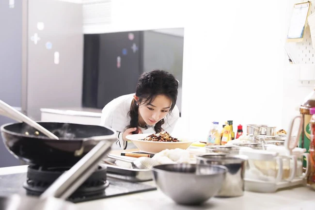 "Nhà hàng Trung Hoa 4": Loạt ảnh góc nghiêng tuyệt đẹp của Triệu Lệ Dĩnh, khóc trên truyền hình mà không cho ai biết  - Ảnh 8.