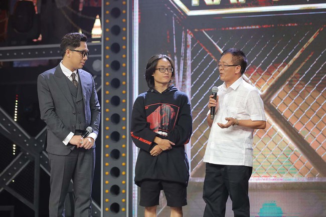 Xuất hiện "bậc thầy" kể chuyện bằng rap khiến Binz hoài niệm về bố, Karik - Trấn Thành nghẹn ngào xúc động - Ảnh 3.
