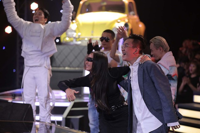 Xuất hiện "bậc thầy" kể chuyện bằng rap khiến Binz hoài niệm về bố, Karik - Trấn Thành nghẹn ngào xúc động - Ảnh 6.