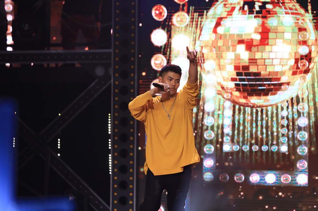 Xuất hiện "bậc thầy" kể chuyện bằng rap khiến Binz hoài niệm về bố, Karik - Trấn Thành nghẹn ngào xúc động - Ảnh 8.