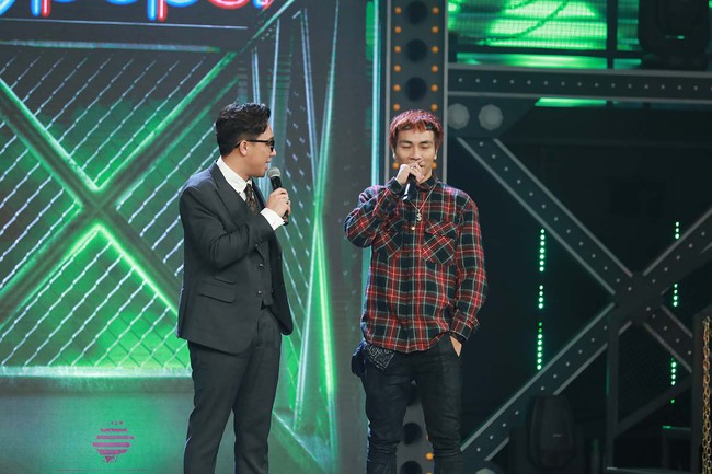 Xuất hiện "bậc thầy" kể chuyện bằng rap khiến Binz hoài niệm về bố, Karik - Trấn Thành nghẹn ngào xúc động - Ảnh 13.