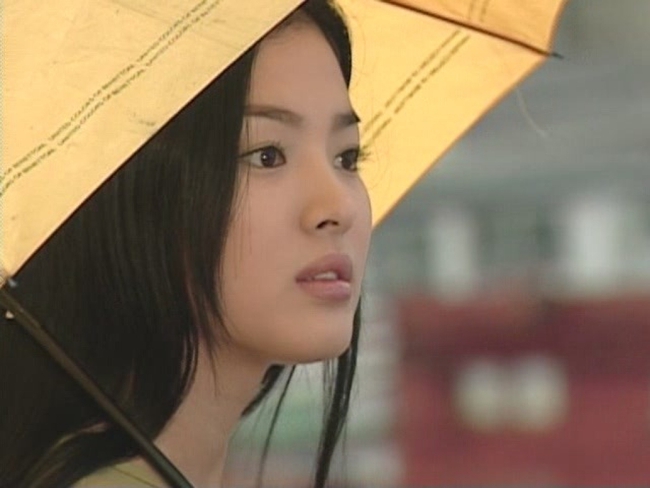 Bộ tứ nữ thần trong series phim truyền hình 4 mùa đình đám Hàn Quốc: Choi Ji Woo hạnh phúc bên gia đình nhỏ, Son Ye Jin - Song Hye Kyo vướng tin đồn tình ái với cùng một người - Ảnh 2.