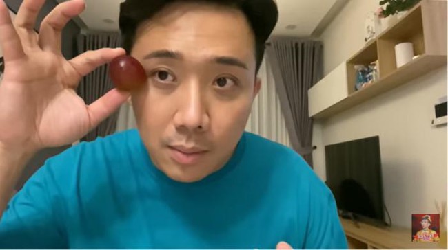 Review chùm nho 11 triệu, Trần thành được Quỳnh Trần JP mời sang Nhật thưởng thức tiếp, dân mạng thích thú "hóng" cả hai xuất hiện cùng một vlog - Ảnh 1.