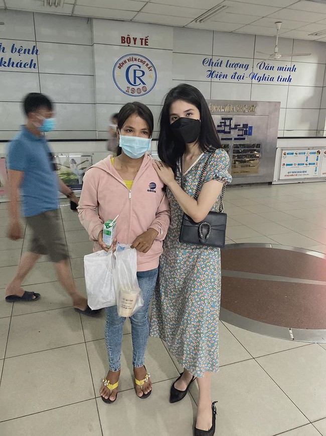 Cô gái kêu gọi quyên góp giúp người đàn ông bị rắn cắn nguy kịch: &quot;Em thấy áp lực, dường như không còn thời gian cho bản thân và gia đình nữa&quot; - Ảnh 4.