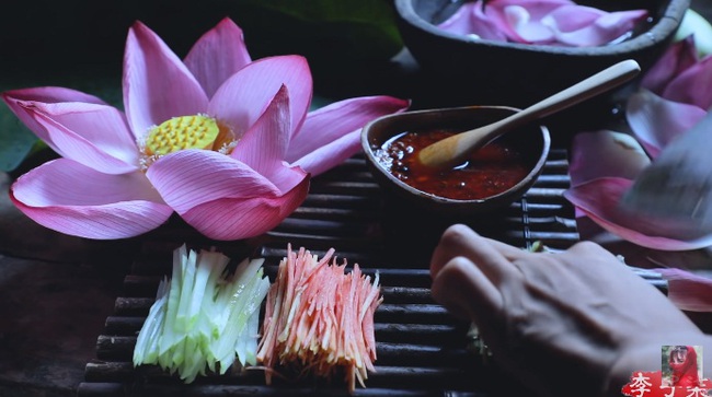 "Tiên nữ đồng quê" Lý Tử Thất mê hoặc hội chị em bằng vườn hồng như chốn cổ tích kèm công thức chế biến tỷ thứ từ loại hoa này - Ảnh 16.