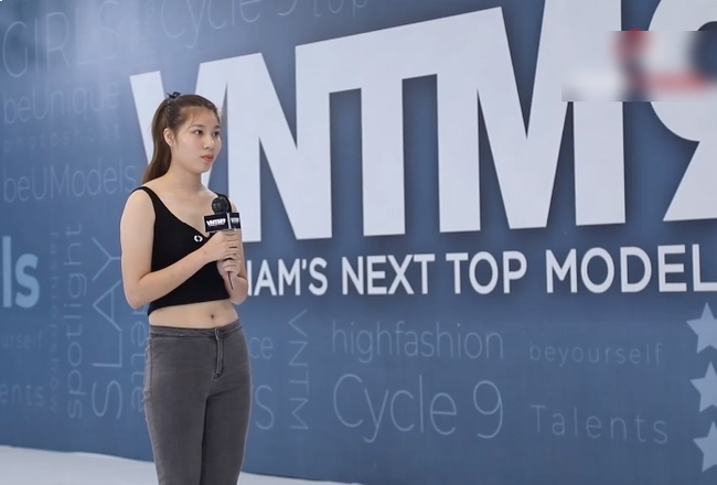  "Vietnam's Next Top Model": Nam Trung mắng thí sinh cực căng, lại còn cướp lời của Võ Hoàng Yến liền bị đáp trả bằng ánh mắt sắc lạnh - Ảnh 6.