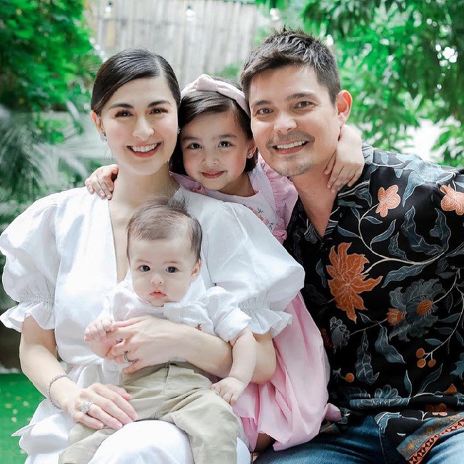 "Mỹ nhân đẹp nhất Philippines" Marian Rivera khoe khoảnh khắc con gái khi được bố ôm vào lòng 4 năm trước và 4 năm sau, biểu cảm đáng yêu khó rời mắt - Ảnh 4.