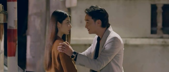 Tình yêu và tham vọng: Thiên "thái tử" ôm Linh khiến Minh ghen tuông tuyên bố "cô ấy là bạn gái tôi" - Ảnh 2.