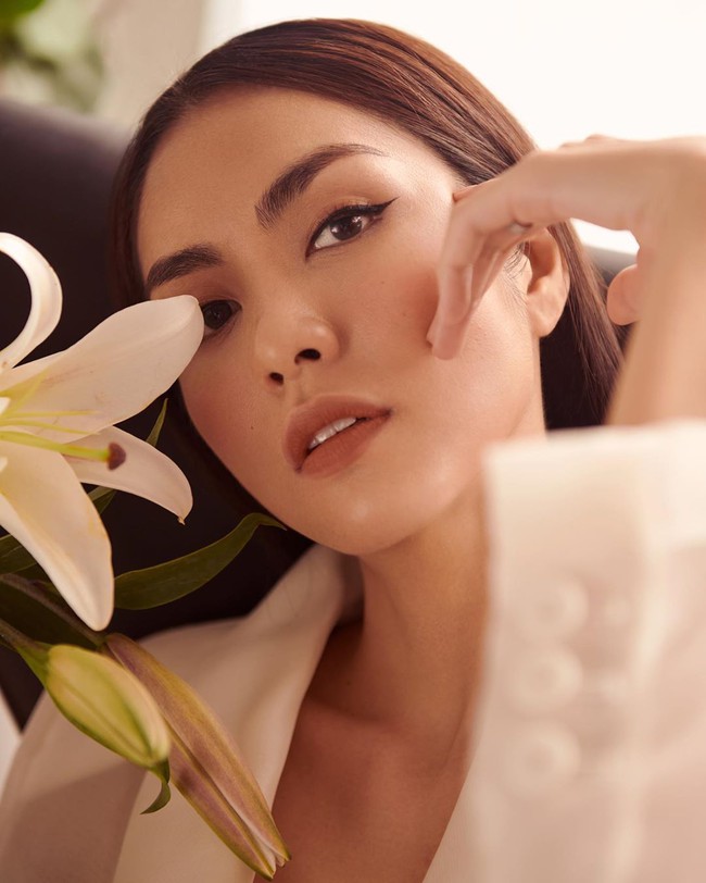 Tăng Thanh Hà đẹp xuất thần trong bộ ảnh mới nhưng tâm điểm chú ý lại là vòng 1 "thả rông" - Ảnh 2.