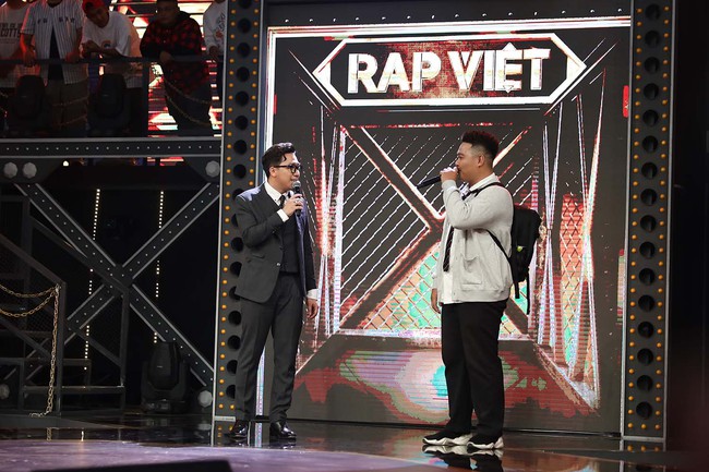 Trấn Thành gây tranh cãi vì miệt thị ngoại hình thí sinh "Rap Việt", bị chê vô duyên khi mời thức ăn thừa ngay trên sóng truyền hình - Ảnh 4.