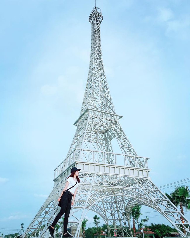 Tháp Eiffel lại xuất hiện ở Việt Nam phiên bản "đồng không mông quạnh" - Ảnh 5.