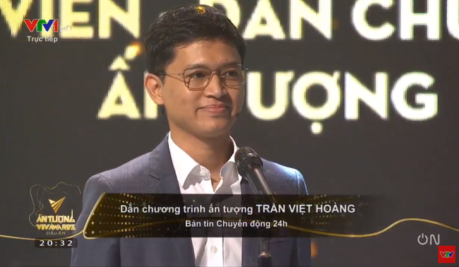 VTV Awards 2020: Giải thưởng BTV dẫn chương trình ấn tượng nhất gọi tên Việt Hoàng - chàng trai nhiều muối nhất VTV24 - Ảnh 4.