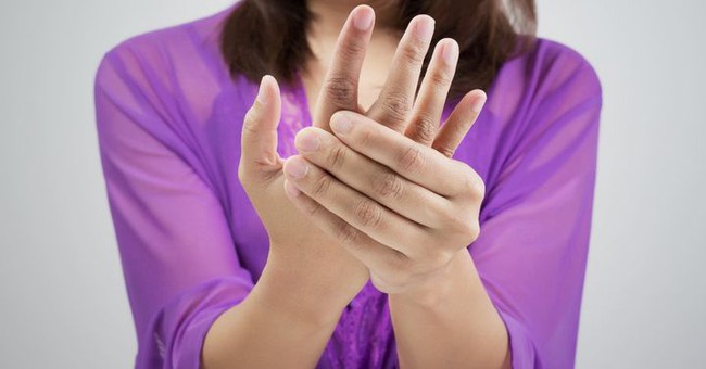 Tê tay chưa chắc là do mỏi, có thể là dấu hiệu của 4 loại bệnh này - Ảnh 1.