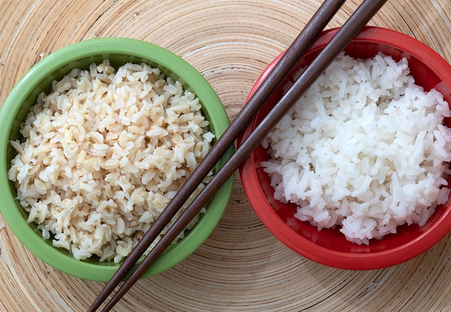 Đây là lý do khiến các chuyên gia khuyến khích mọi người sử dụng gạo lứt thay cho gạo trắng - Ảnh 1.