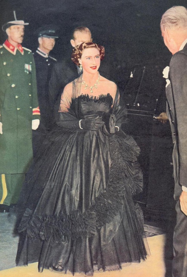 Bi kịch hôn nhân của Công nương Diana đã sớm được "bấm quẻ": Bị mắng nhiếc vì sắc màu kiêng kị, nối bước nữ nhân "nghịch" nhất Hoàng gia - Ảnh 5.