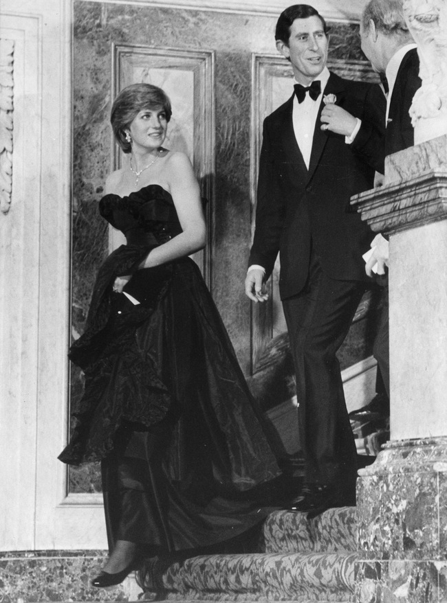 Bi kịch hôn nhân của Công nương Diana đã sớm được "bấm quẻ": Bị mắng nhiếc vì sắc màu kiêng kị, nối bước nữ nhân "nghịch" nhất Hoàng gia - Ảnh 1.