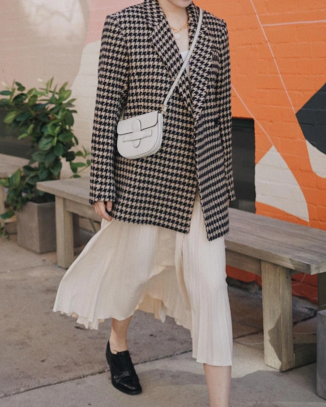 12 cách diện blazer   chân váy khiến ai cũng phải trầm trồ khen bạn mặc đẹp - Ảnh 2.