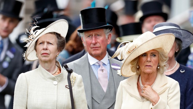Con gái Nữ hoàng Anh nói một câu phũ phàng với "tiểu tam" hoàng gia khiến tình địch của Công nương Diana phải câm nín - Ảnh 2.
