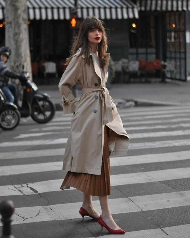 Mặc áo trench coat chuẩn đẹp như gái Pháp với 13 cách lên đồ không hề cầu kỳ - Ảnh 14.