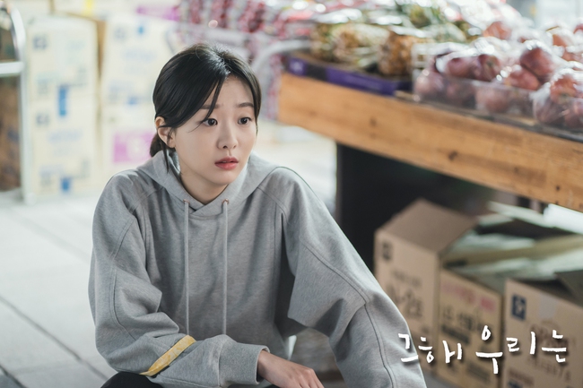 Hai mỹ nhân "Tầng Lớp Itaewon" đóng phim mới: Kim Da Mi mặc đẹp không trượt set nào, style của Kwon Nara sao "dừ" vậy? - Ảnh 4.