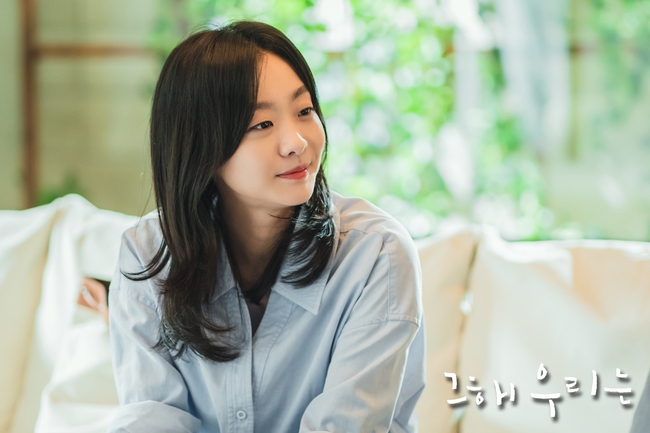 Hai mỹ nhân "Tầng Lớp Itaewon" đóng phim mới: Kim Da Mi mặc đẹp không trượt set nào, style của Kwon Nara sao "dừ" vậy? - Ảnh 5.