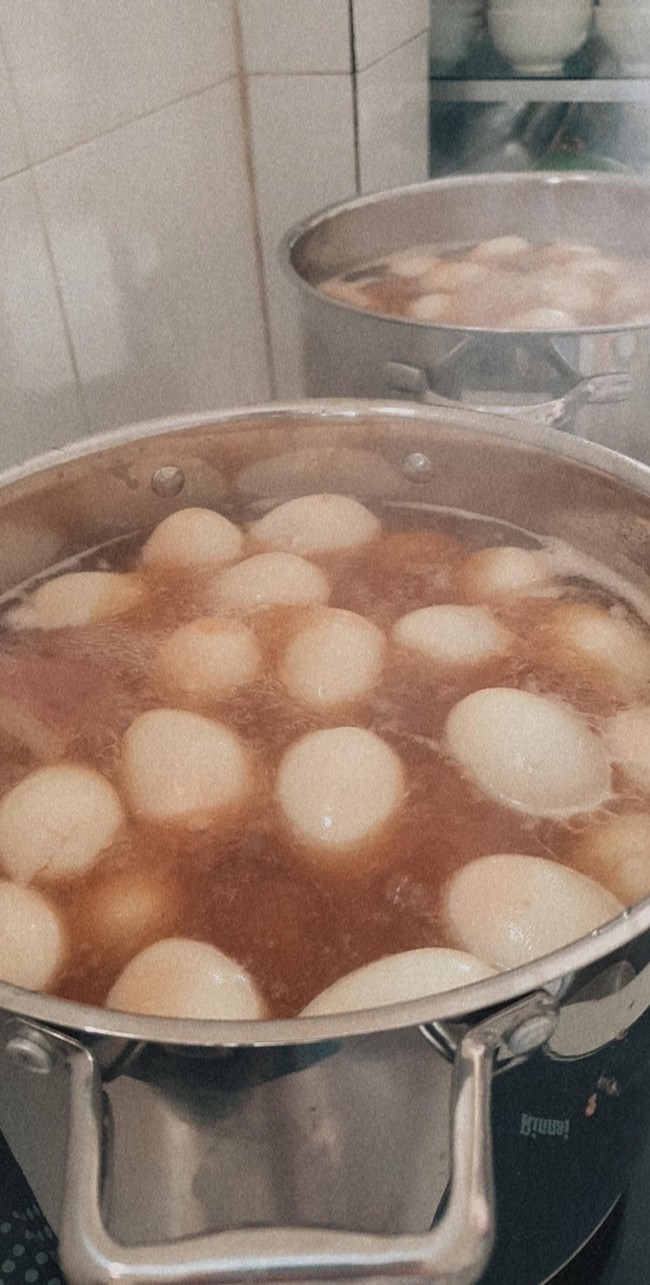 Cư dân mạng đua nhau khoe đồ ăn ngày Tết, nhà mua hẳn 11 triệu tiền thịt, nhà tiện tay kho cả trăm chiếc hột vịt ăn dần - Ảnh 5.