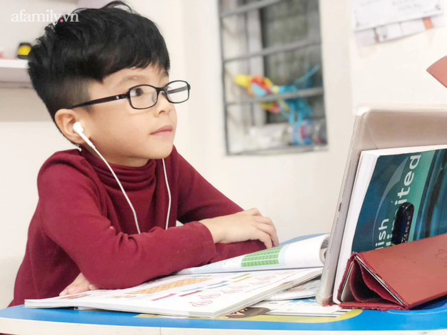 Thầy giáo Toán ở Hà Nội: "Dạy online mà không giao tiếp với học sinh chẳng khác gì việc cầm tờ giấy nhìn vào tường, làm gì còn cảm xúc" - Ảnh 3.
