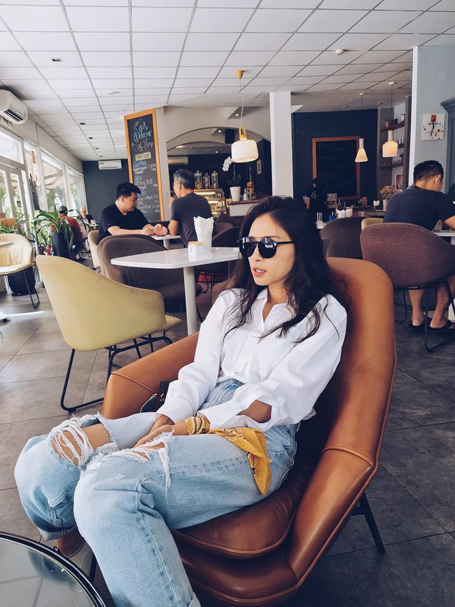 Tết ra "dừ" thêm một tuổi nhưng các chị đại U40 của Vbiz lại đồng loạt hồi xuân với những set đồ xì tin mà chẳng lố - Ảnh 5.