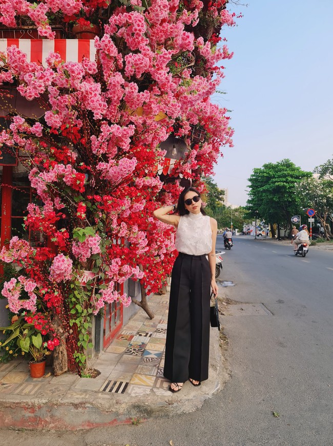 Tết ra "dừ" thêm một tuổi nhưng các chị đại U40 của Vbiz lại đồng loạt hồi xuân với những set đồ xì tin mà chẳng lố - Ảnh 6.