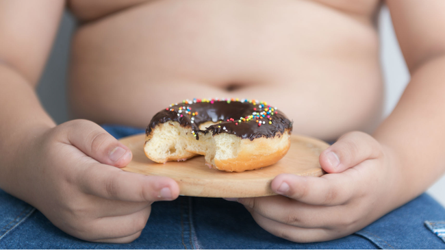 Làm thế nào để nhận biết con có bị thừa cân hay không và đây là việc bác sĩ Collin khuyên làm để phòng tránh hiện tượng này cho trẻ - Ảnh 4.