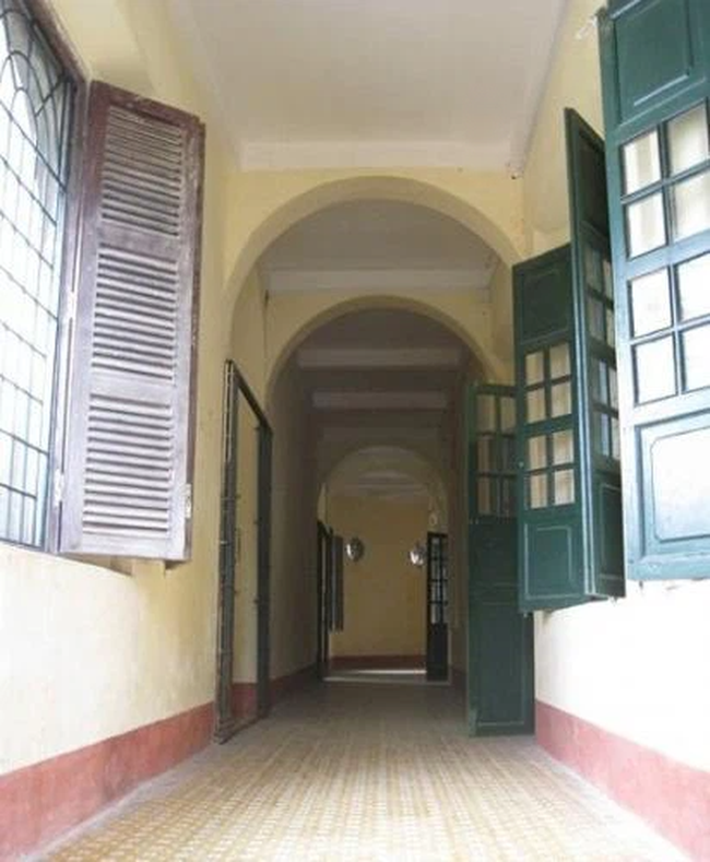 Nam Định có 1 ngôi trường cổ với kiến trúc châu Âu: Hành lang sâu hun hút như mê cung, học sinh đi lạc là chuyện bình thường  - Ảnh 10.