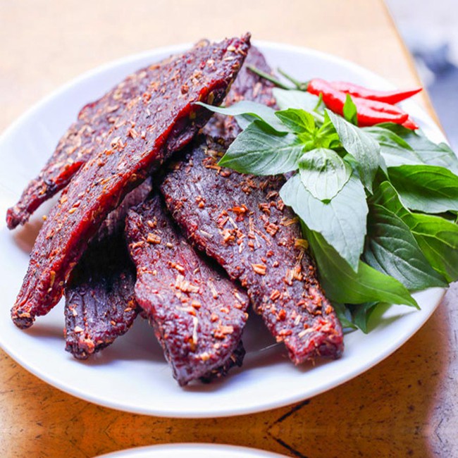 Mất toi tiền triệu do mua phải thịt trâu gác bếp bị làm giả: Chuyên gia đưa ra 3 tiêu chí quan trọng nhất để nhận diện - Ảnh 1.