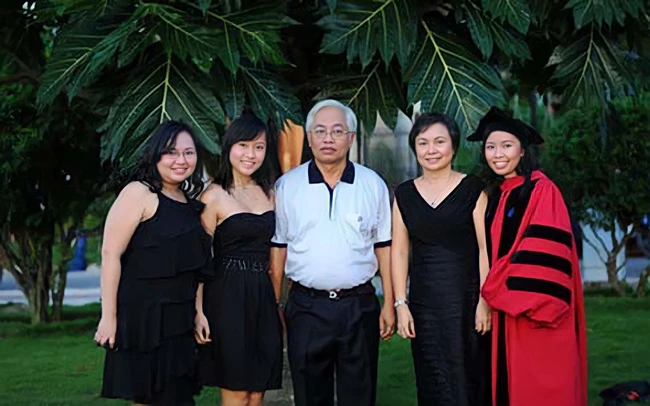 Ba ái nữ nhà PNJ đúng nghĩa "con nhà tông": Toàn theo học tại đại học top đầu thế giới, tài sản trăm tỷ nhưng bất ngờ nhất là cô con gái út - Ảnh 2.