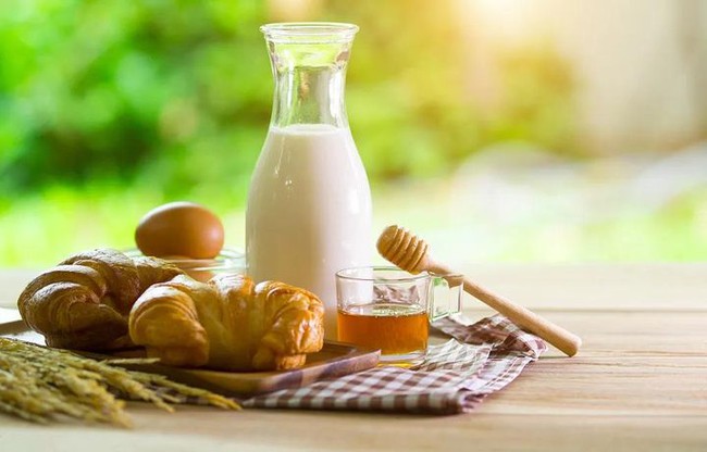 Uống sữa cũng phải đúng cách, uống sữa theo 4 kiểu này vừa không có dinh dưỡng vừa gây hại sức khỏe - Ảnh 5.