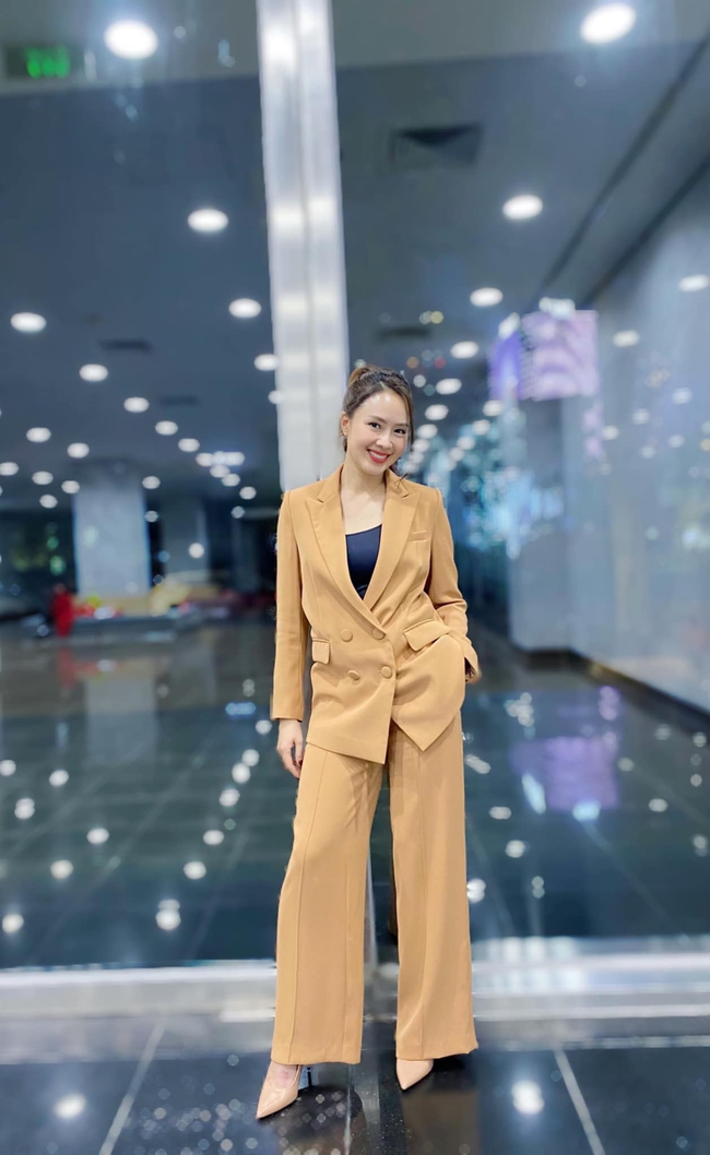 Hồng Diễm có loạt outfit chuẩn công sở mà vẫn cực trẻ xinh, chị em học theo để ghi trọn điểm thanh lịch  - Ảnh 9.