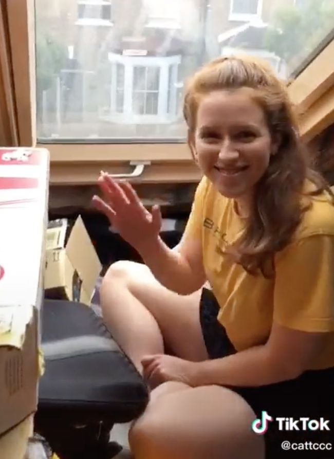 Chuyển đến sống trong căn nhà mới đã lâu, cô nàng vô cùng bất ngờ phát hiện căn phòng bí mật với lối vào trong phòng tắm - Ảnh 1.