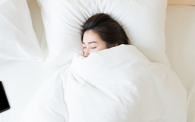 Người phụ nữ có tử cung khỏe mạnh, ít mắc bệnh phụ khoa thường có 3 thói quen tốt trong việc ngủ nghỉ - Ảnh 1.