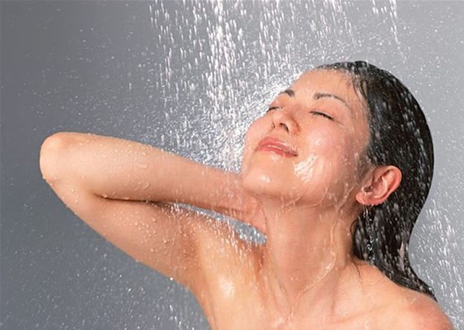 Phụ nữ khi tắm nên rửa hai bộ phận này nhiều hơn, có tác dụng thúc đẩy quá trình tuần hoàn máu, tránh đau bụng kinh - Ảnh 3.