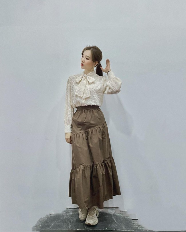 Rút kinh nghiệm từ Hari Won để không chọn giày dép "phá game" cả set đồ đẹp - Ảnh 1.