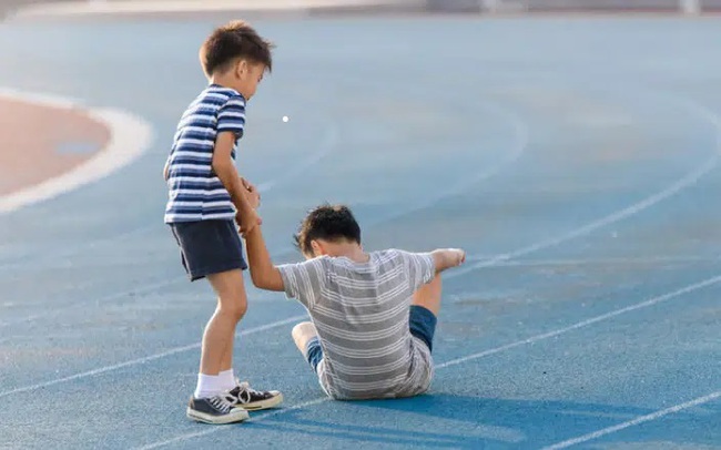 4 biểu hiện nguy hiểm cảnh báo tương lai con bạn có thể rất chông chênh, bố mẹ nhanh chóng điều chỉnh hành vi ngay lập tức! - Ảnh 3.