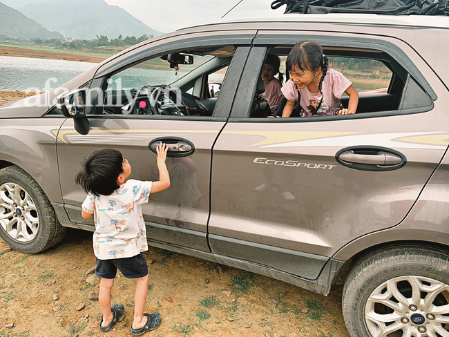 Dạy con cực chill như bà mẹ Hà Nội: Cuối tuần lại dắt nhau lên xe bán tải, trốn khỏi thủ đô để "đi đến nơi có biển bạc núi xanh" - Ảnh 8.