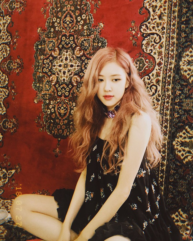 Rosé đúng là bánh bèo chúa của Black Pink khi diện loạt váy áo "điệu chảy nước" mà vẫn sang chảnh - Ảnh 8.