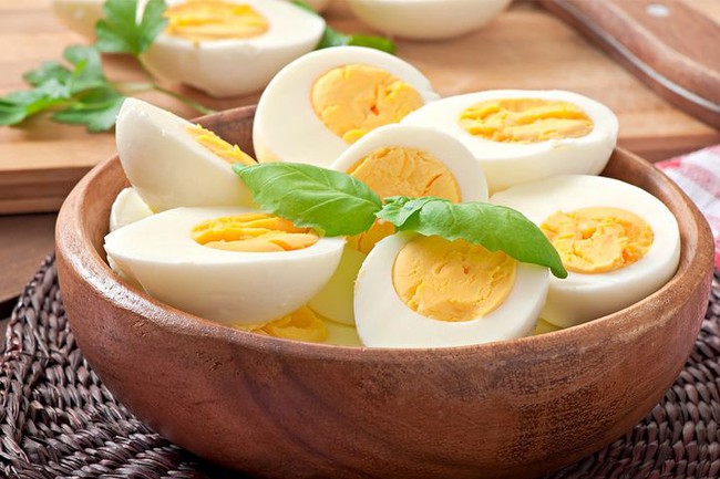Trứng rất tốt nhưng ăn sai cách khiến trứng vừa mất dinh dưỡng vừa gây hại cho sức khỏe - Ảnh 2.
