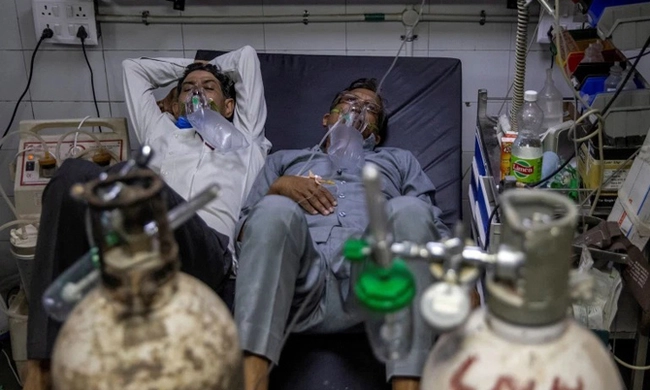 Tiếng cầu cứu tuyệt vọng giữa "tâm chấn" từ bác sĩ và người dân Ấn Độ: 2 tuần nữa mới là địa ngục thật sự, làm ơn hãy gửi oxy đến ! - Ảnh 1.