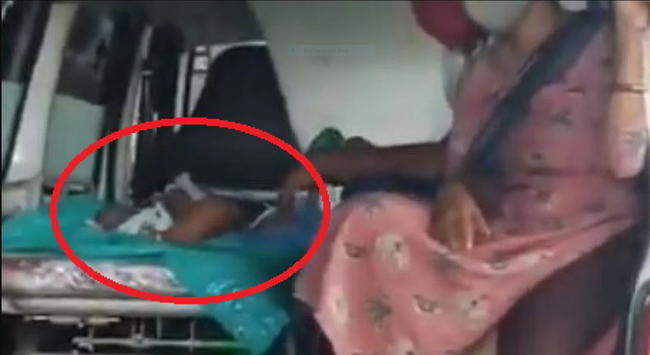 Nỗi đau đớn cùng cực ở Ấn Độ ngay lúc này: Bé gái 16 tháng tuổi chết trước cửa bệnh viện vì Covid-19, mẹ gào khóc cầu xin giúp đỡ nhưng không một cánh tay nào chìa ra - Ảnh 3.