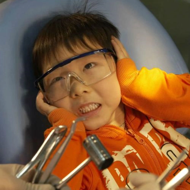 Bé 3 tuổi chưa bao giờ ăn đường nhưng vẫn bị sâu răng, bác sĩ chỉ ra vấn đề này rất đáng được cha mẹ quan tâm - Ảnh 1.