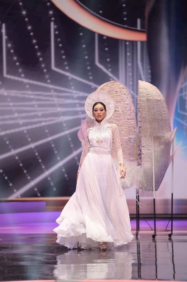 Quốc phục tại Miss Universe 2021: Khánh Vân thiếu mất giây phút "quay tơ" ngay khi mở kén, có nàng Hậu còn mặc đồ nhạy cảm như show nội y của Victoria's Secret - Ảnh 4.