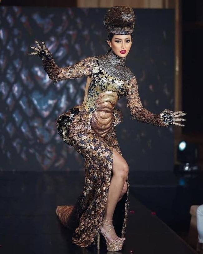 Quốc phục tại Miss Universe 2021: Khánh Vân thiếu mất giây phút "quay tơ" ngay khi mở kén, có nàng Hậu còn mặc đồ nhạy cảm như show nội y của Victoria's Secret - Ảnh 13.