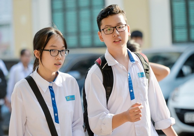 Hà Nội có một trường THPT mà thí sinh cả nước đều mơ ước được vào, nghe tên cựu học sinh là biết trường thuộc đẳng cấp cao  - Ảnh 2.