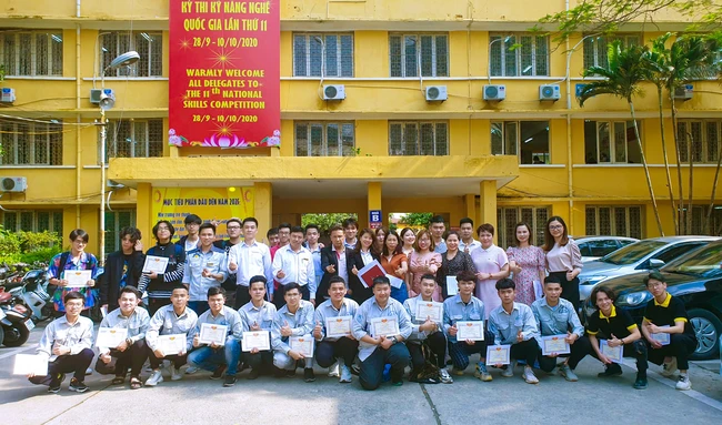 Thi vào 10 "căng như dây đàn", nhiều phụ huynh chuyển hướng cho con "học kép": Sau 3 năm vừa có bằng THPT vừa có nghề kiếm việc được ngay, liên thông dễ trong lòng bàn tay - Ảnh 3.